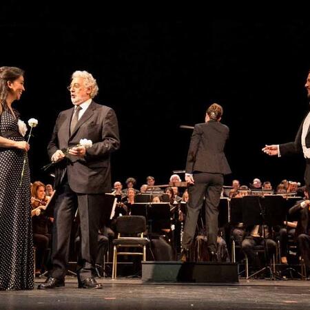 Plácido Domingo se arranca a cantar el Brindisi de "La Traviata" | Lara Diloy